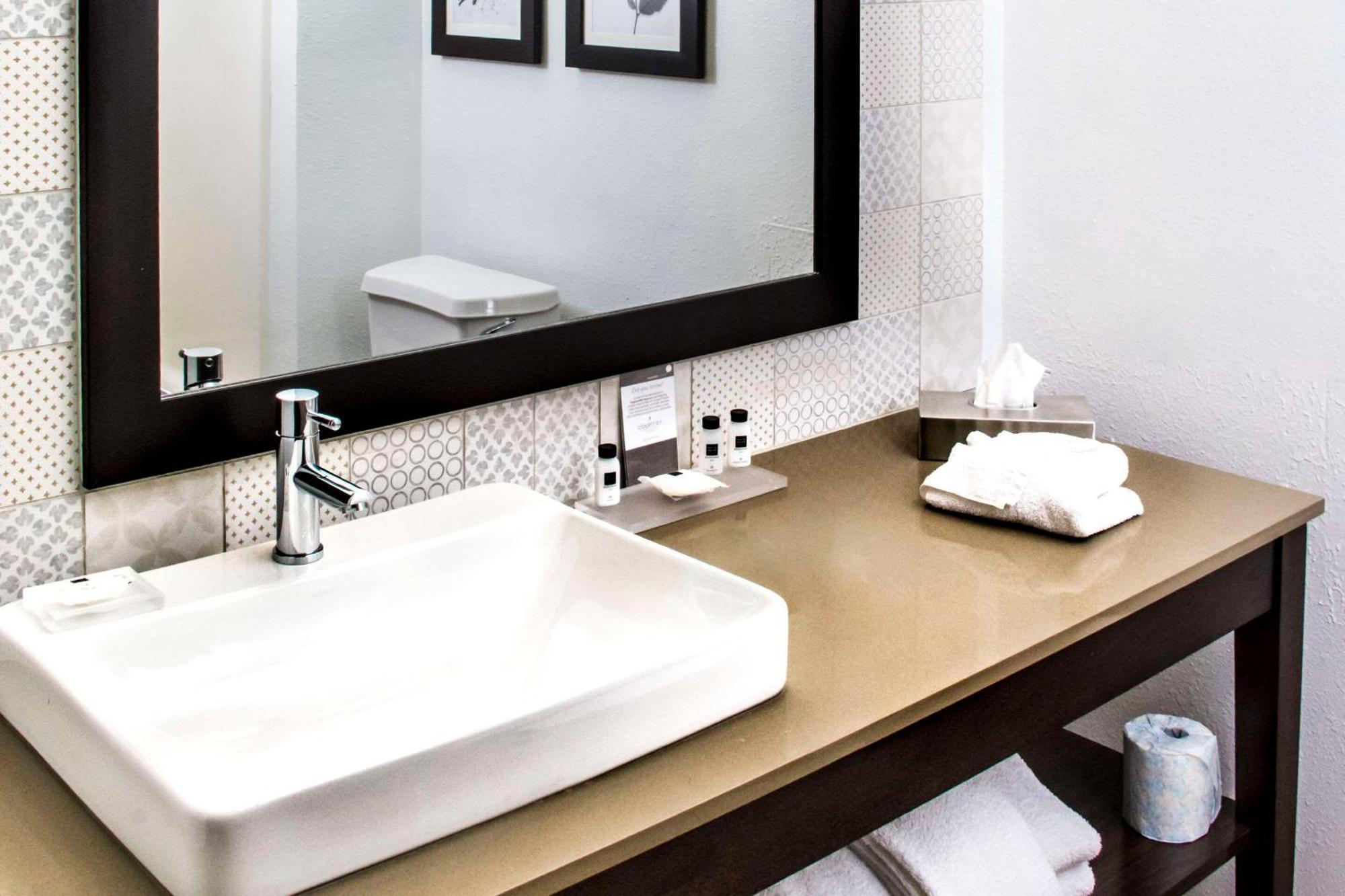 Country & By Radisson, Winchester, Va