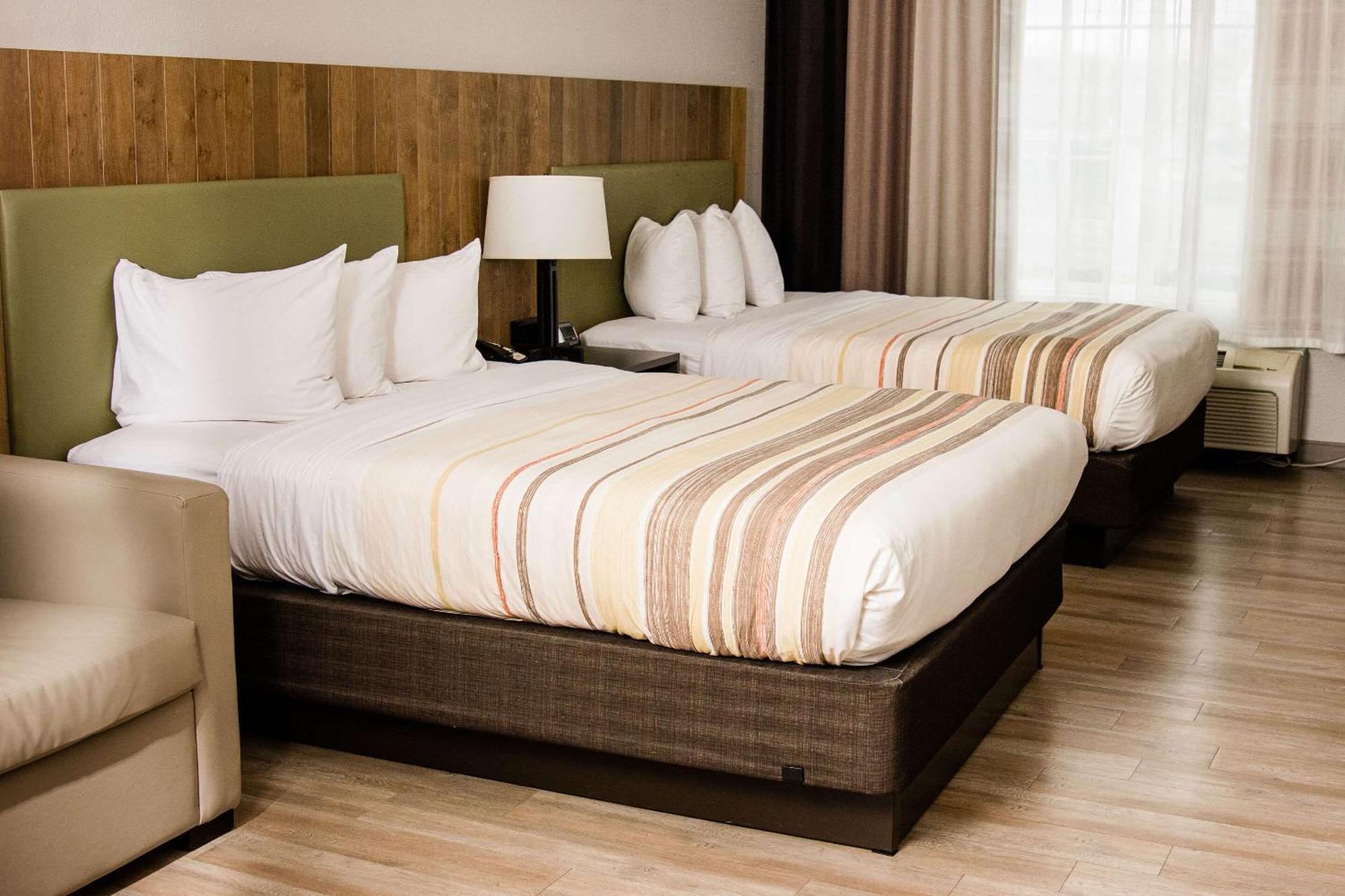 Hotel Country & By Radisson, Winchester, Va