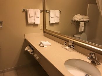 Country & By Radisson, Winchester, Va Hotel
