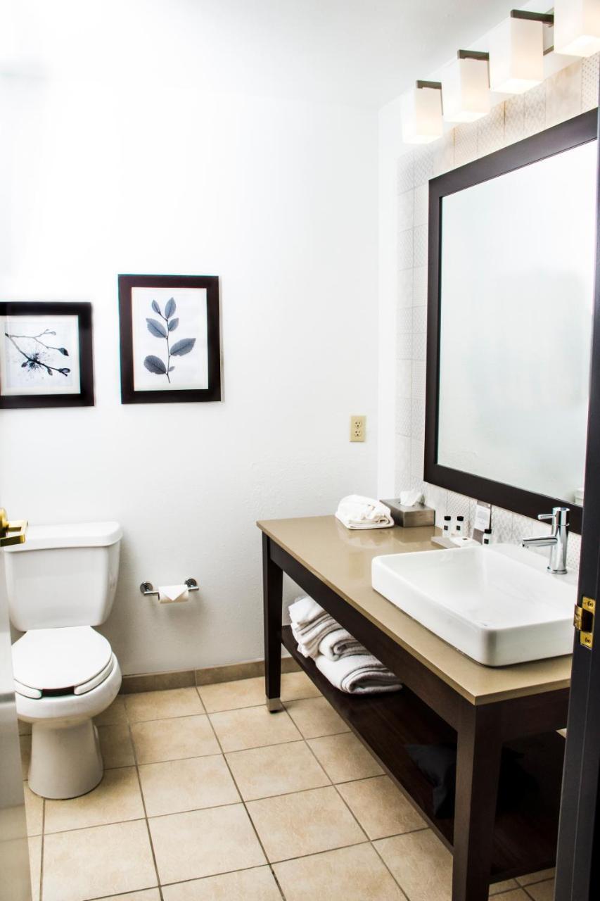 Hotel Country & By Radisson, Winchester, Va