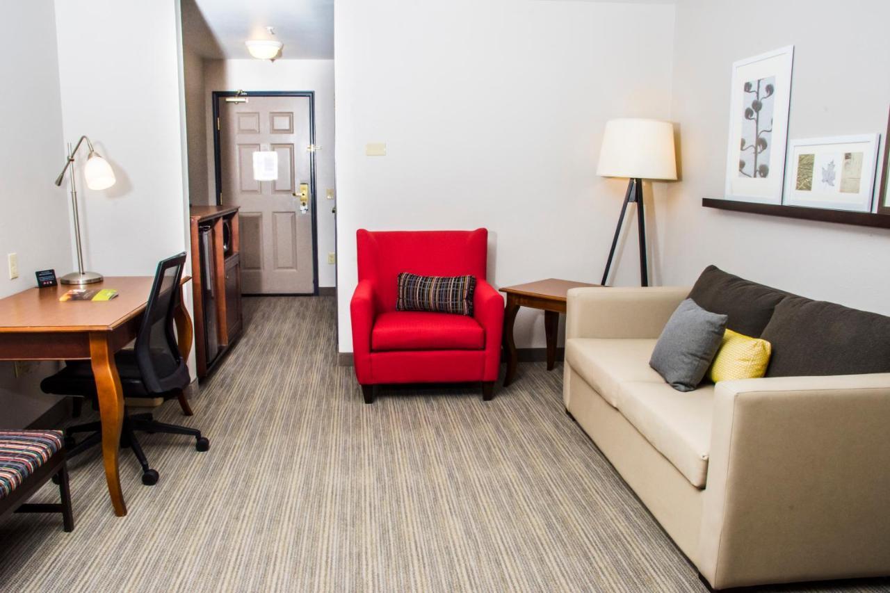 Country & By Radisson, Winchester, Va Hotel